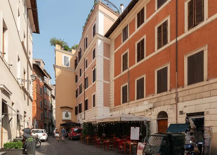 Guesthost - Piazza Navona Petite House Apartment