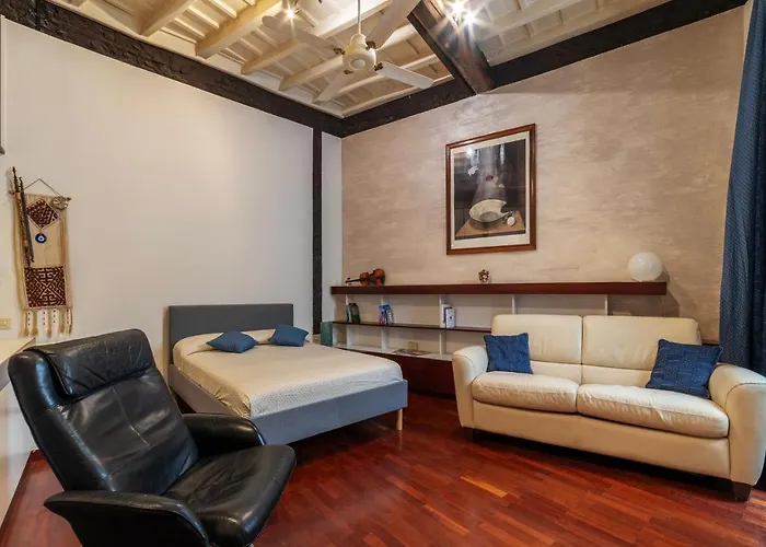 Guesthost - Piazza Navona Petite House Apartment *