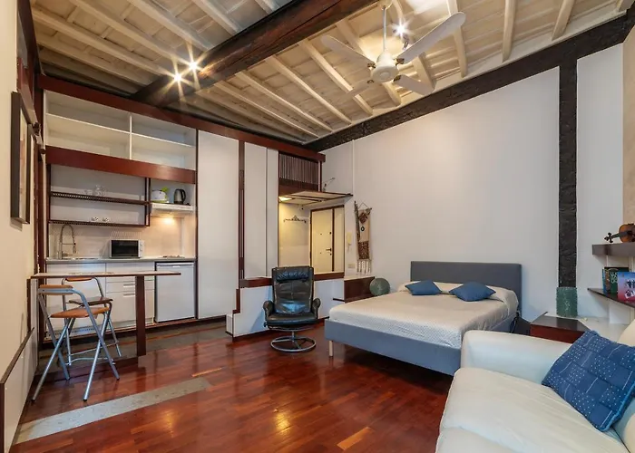 Guesthost - Piazza Navona Petite House Apartment *