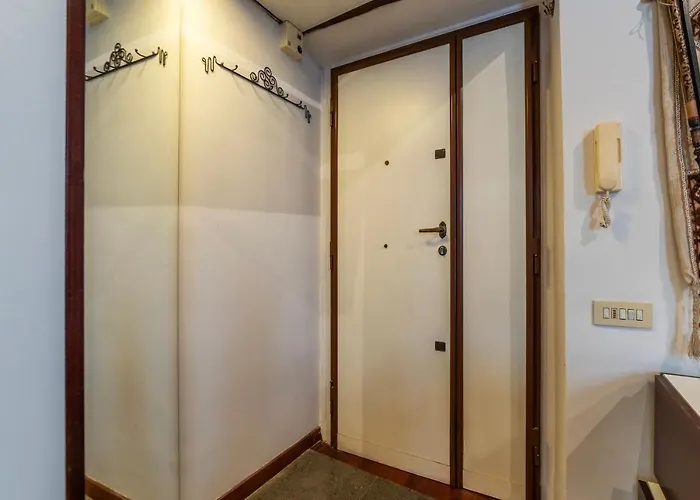 Guesthost - Piazza Navona Petite House Apartment